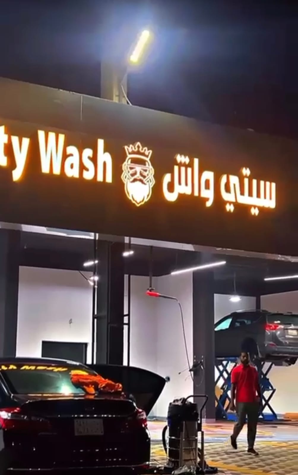 لوحات محلات مضيئة في جدة