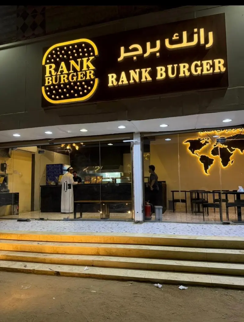 لوحة محل بعد الصيانة في جدة